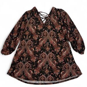 Avenue paisley tunic with v cross cross back 
3/4 ruched sleeves